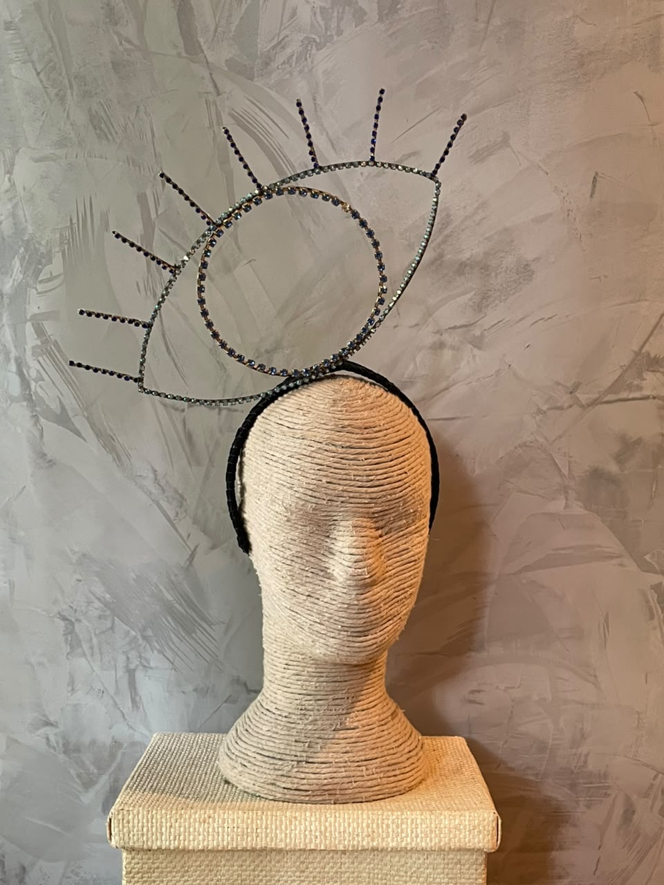HEADPIECE HYPNOSE